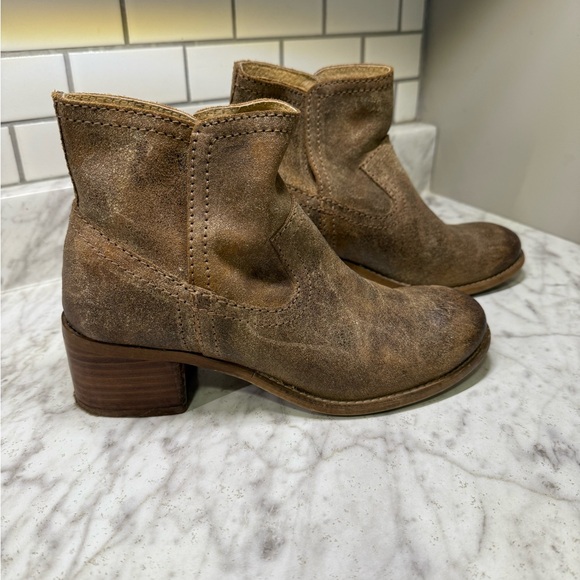 Diba True Walnut Grove Distressed Leather Western Booties, size 7 - Picture 2 of 7